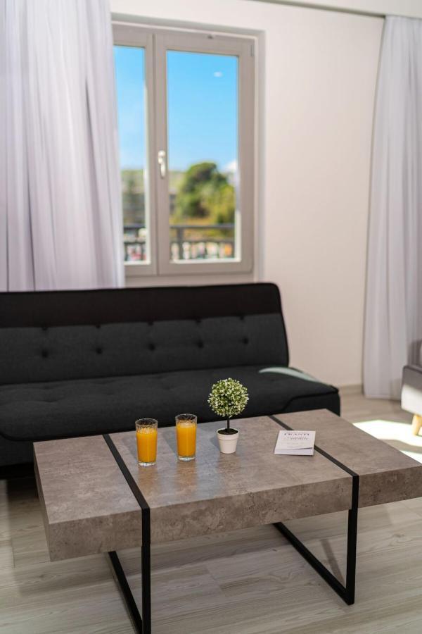 White&Gray Apartment Rethymno  Exterior photo